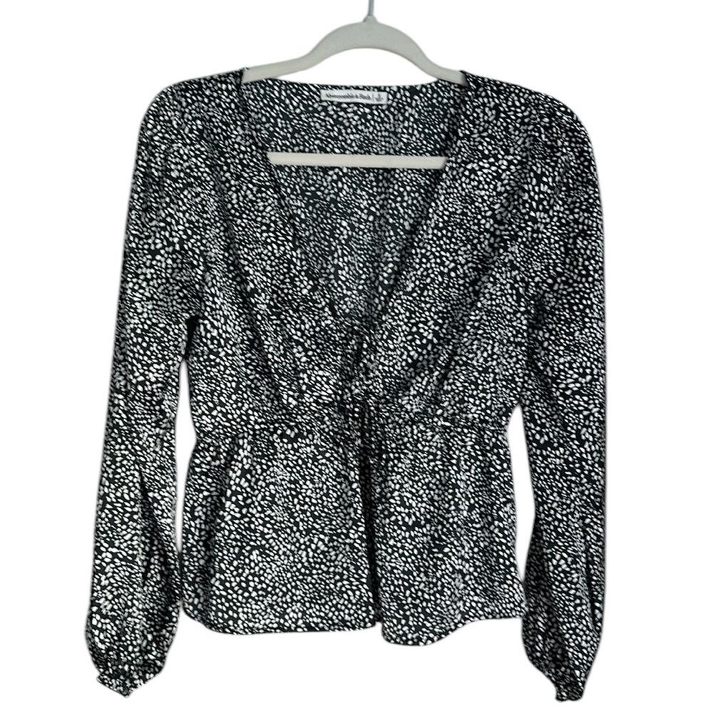 Abercrombie & Fitch Women’s Pooka Dot Puff Sleeve V-neck Blouse Size S